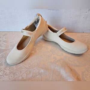JSport Mary Jane Cream Flats for Women, Size 8, NWT, No Box